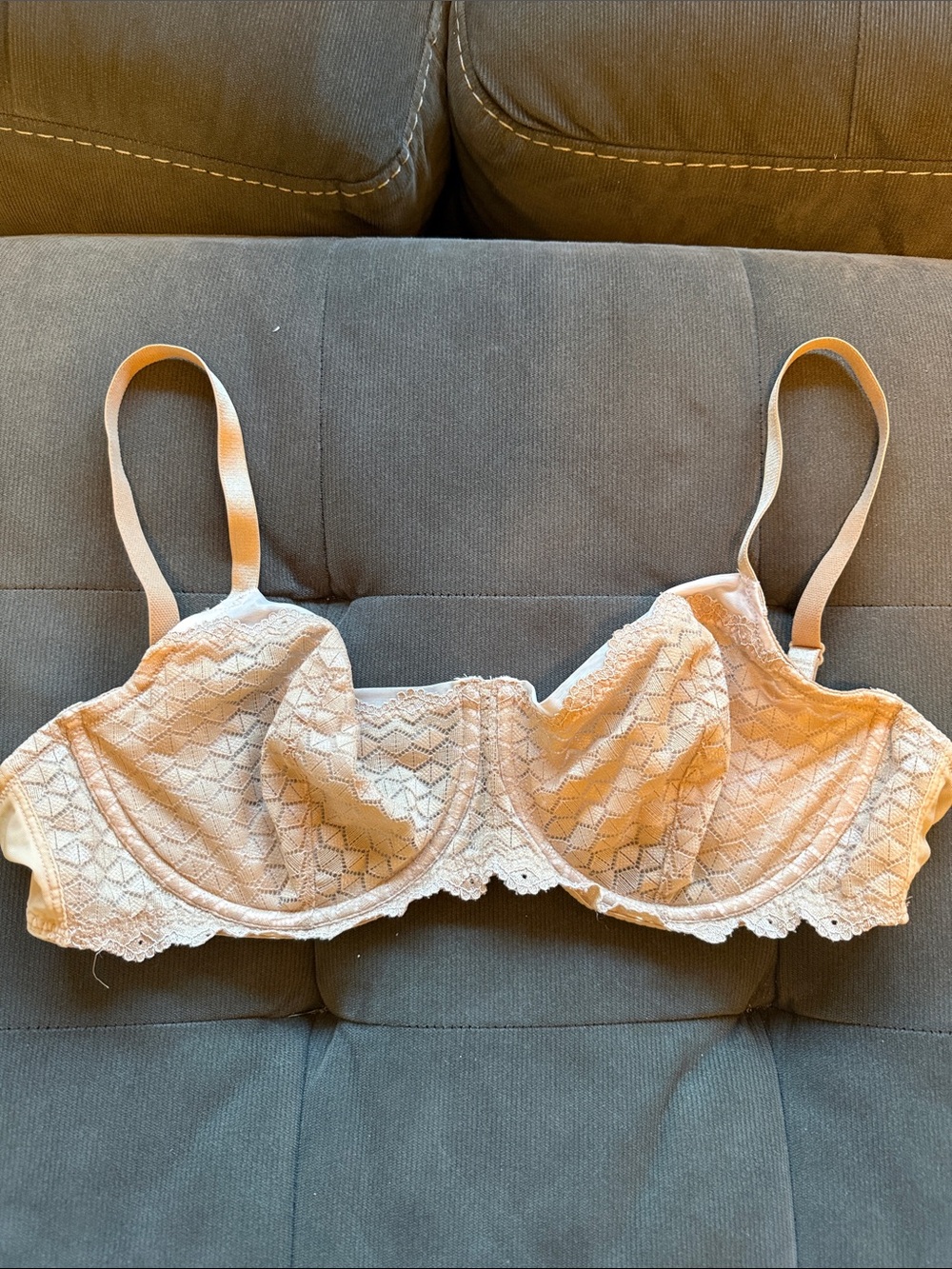 Delicate Lace Underwire Bra - Nude